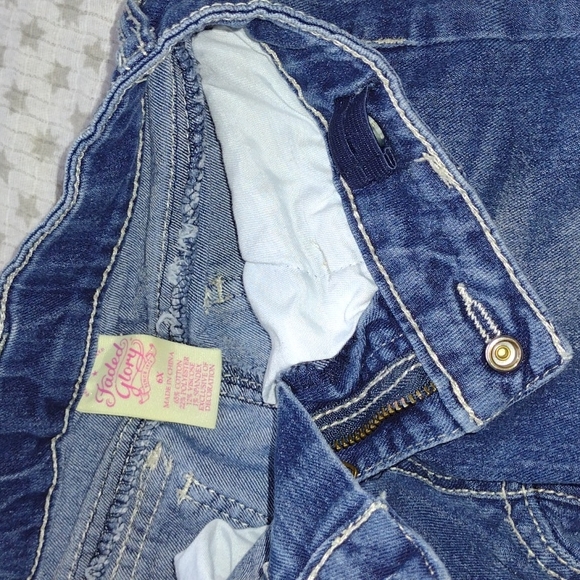 BOGO Sparkly Embellished Jeans - Size 6 - Picture 4 of 9